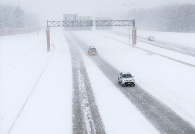 Traffic moves along I-41 during a snowstorm on Monday, January 28, 2019 in Green Bay, Wis.