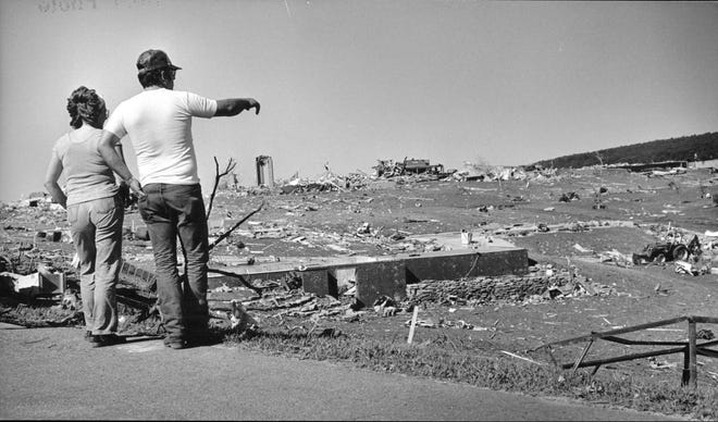 Meteorologists then, as today, relied on eyewitness reports. 

Local residents survey piles of rubble in Barneveld.